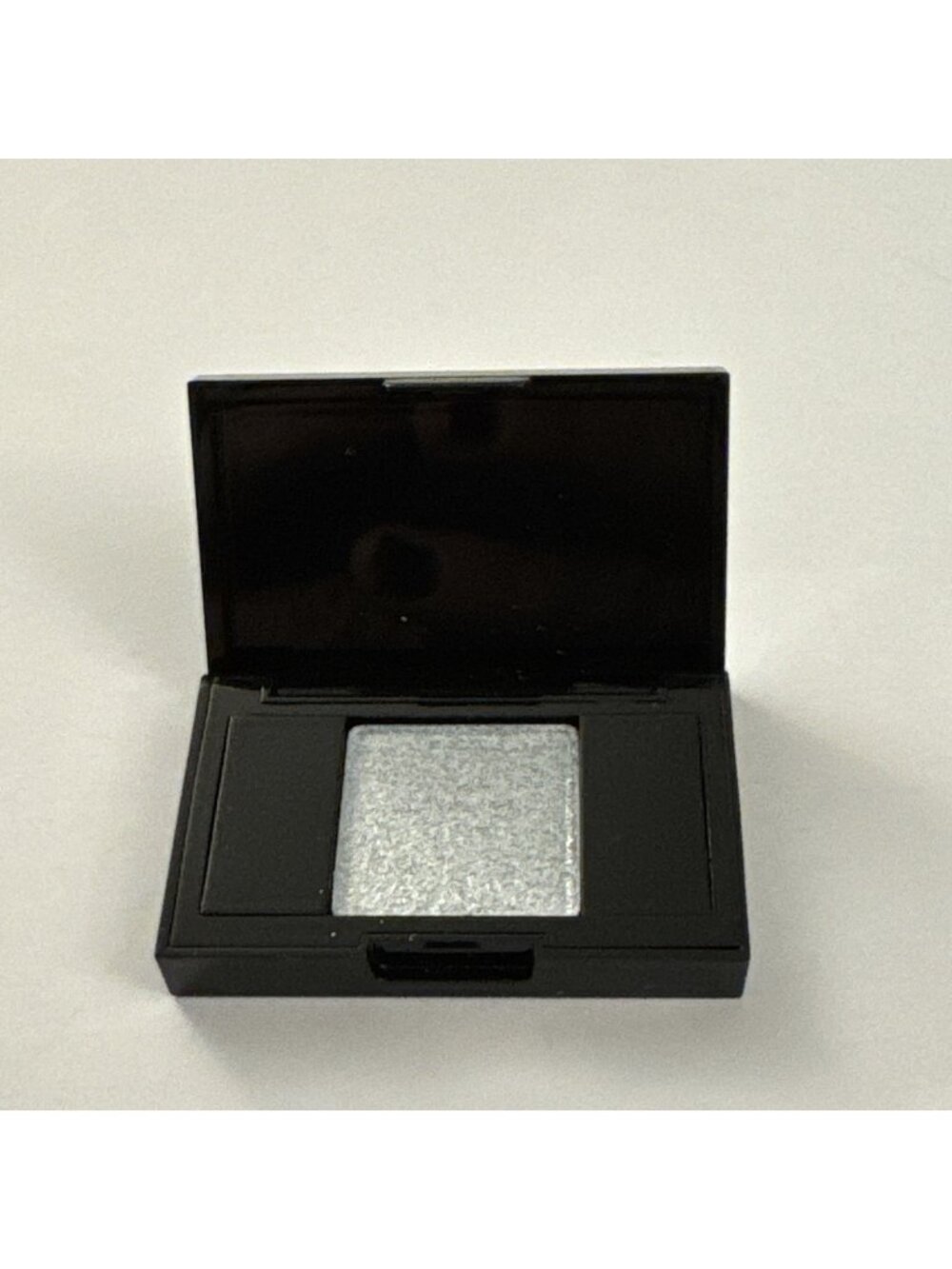 New Trish McEvoy Single Decker Compact Silver Eyeshadow MU1